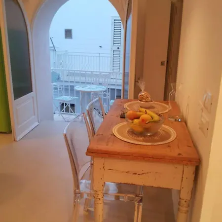 Nido - Helles Nichtraucher Design-studio In Ostuni