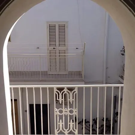 Nido - Helles Design-studio In Apartamento